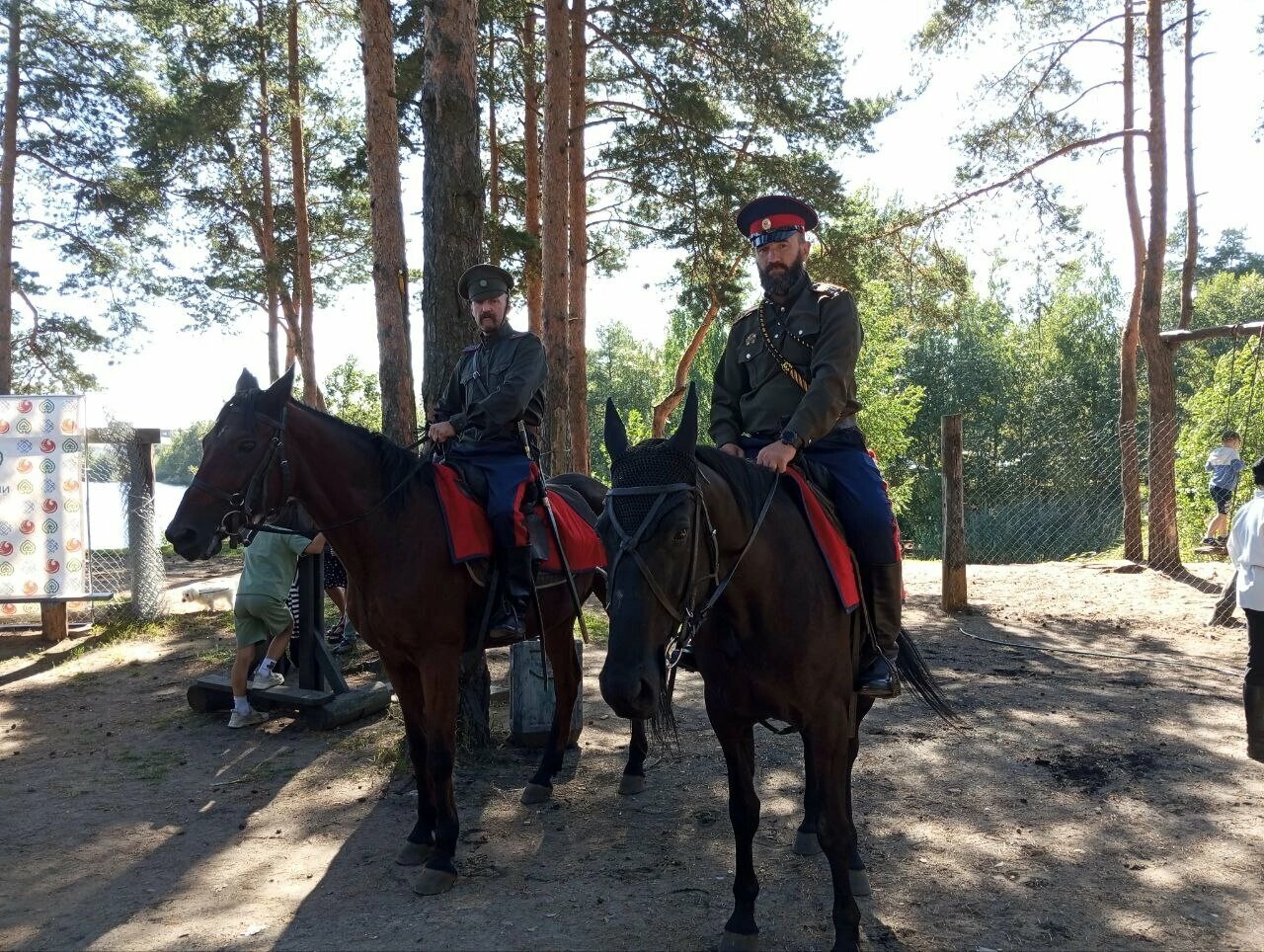 Групповое конное выступление на площадке Хутора