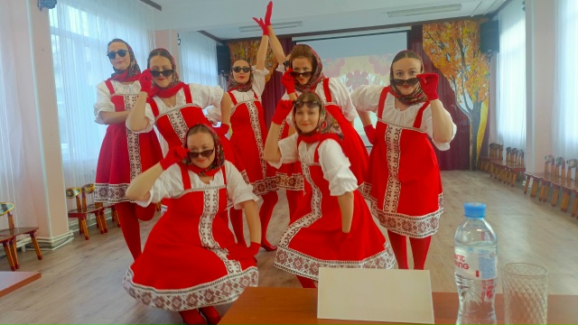 Участники фестиваля Осенняя карусель