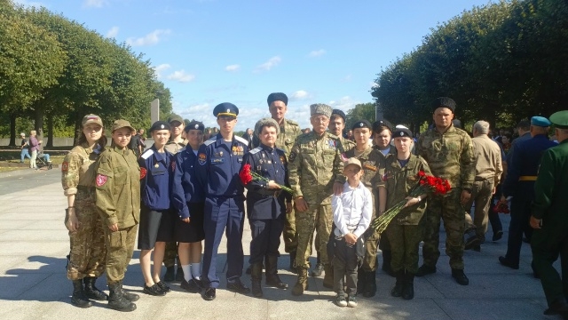 Открытие памятной плиты казакам-защитникам Ленинграда на Пискарёвском кладбище
